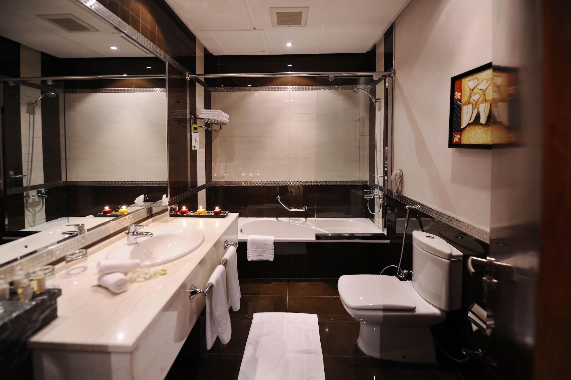 Qaser Al Hamra By Warwick Hotel Riyadh