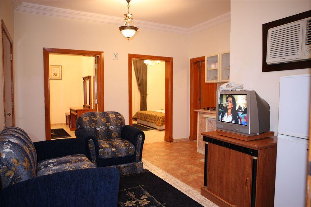 Qaser Al Hamra By Warwick Hotel 3*