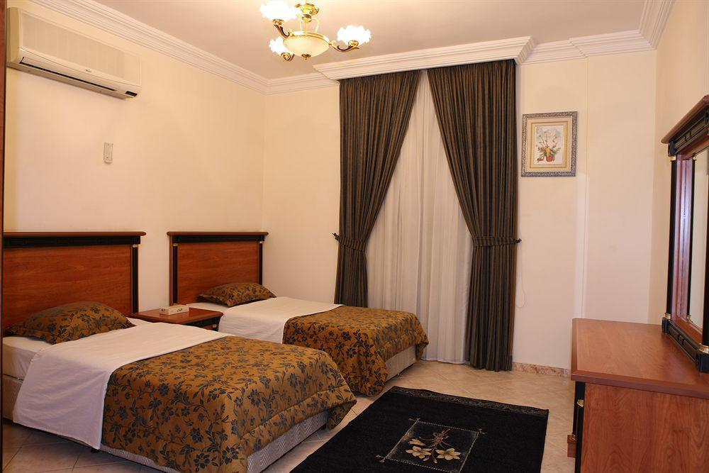 Qaser Al Hamra By Warwick Hotel