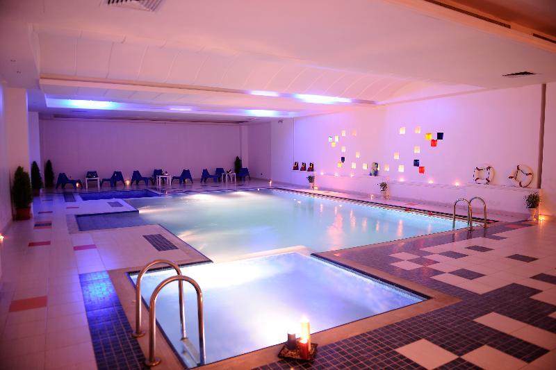 Hotel Qaser Al Hamra By Warwick 3*