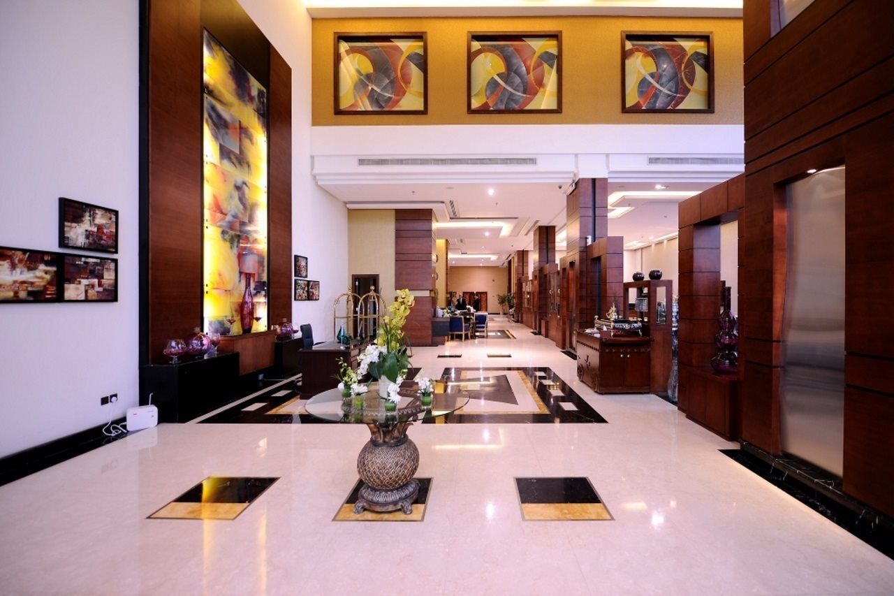 Qaser Al Hamra By Warwick